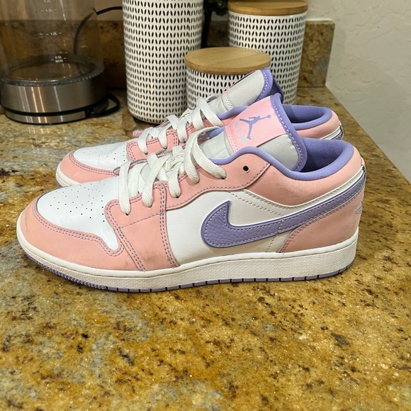 Jordan 1 size 7 - Picture 3 of 9